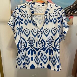 Blue and White Patterned Women's Top XL